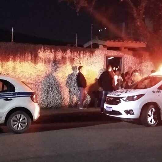 Fiscalização da Prefeitura e Polícia Militar fecham festa clandestina em Caraguatatuba