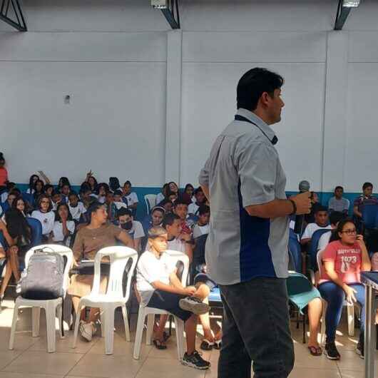 Palestras conscientizam alunos da rede municipal de Caraguatatuba sobre o risco do uso de cerol