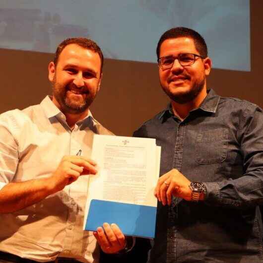 Prefeito Aguilar Junior lança 5º Caraguatatuba Empreendedora com foco no turismo e destaca importância da participação do trade