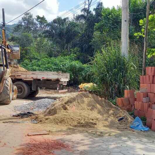 Ação da Prefeitura de Caraguatatuba recupera área de preservação invadida no bairro Rio do Ouro