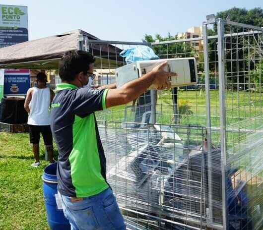 Empresa parceira da Prefeitura de Caraguatatuba recolhe eletrodomésticos durante Multiação no Massaguaçu