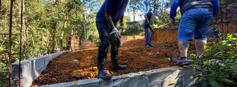 Obra irregular é demolida em área pública no bairro Jaraguazinho