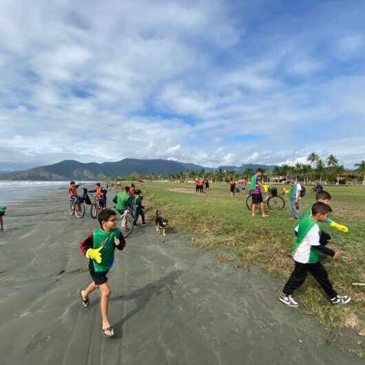 Alunos de Futebol de Caraguatatuba realizam ação de limpeza de praia voluntária durante final de semana Alunos de Futebol de Caraguatatuba realizam ação de limpeza de praia voluntária durante final de semana