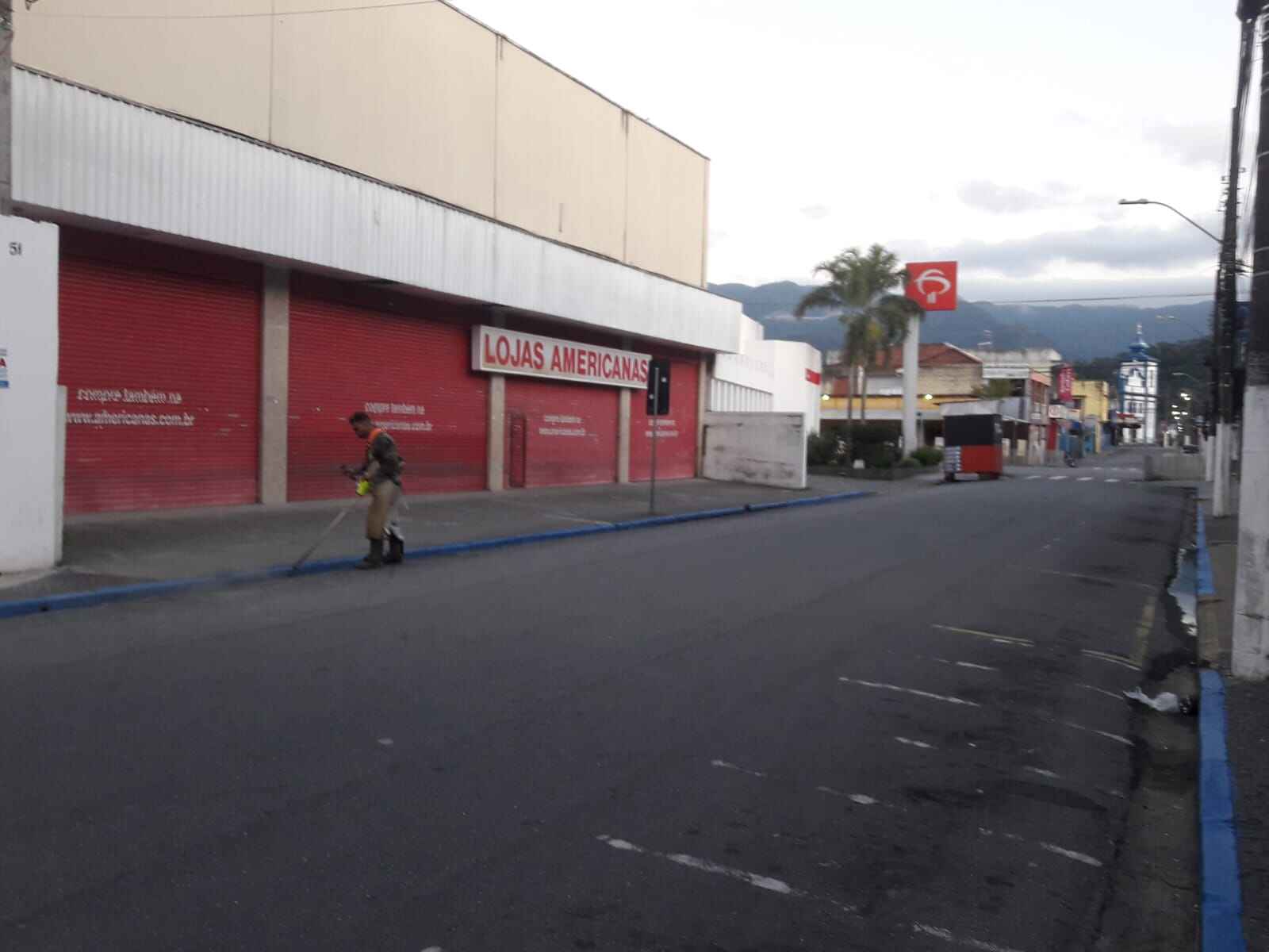 Prefeitura de Caraguatatuba realiza serviços de limpeza em locais do Centro da cidade