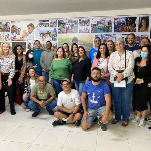 Caraguatatuba desenvolve cadernos sobre educação ambiental e capacita professores