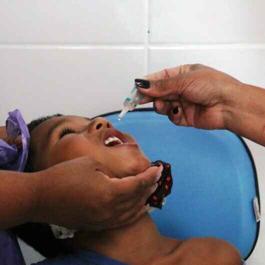 Caraguatatuba tem 3,45% de crianças vacinadas em Campanha contra Poliomielite e imunização segue até 9 de setembro