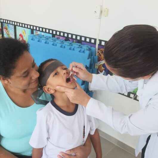 Prefeitura de Caraguatatuba mobiliza vacinação contra Poliomielite nas escolas infantis e busca meta de 95%