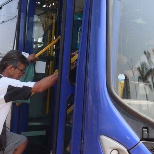 Caraguatatuba retira obrigatoriedade do uso de máscara no transporte coletivo