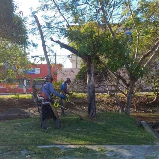 Tinga, Ponte Seca e Jardim Primavera recebem serviços de limpeza pela Prefeitura de Caraguatatuba