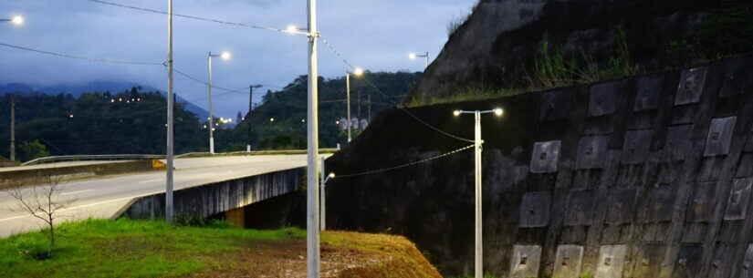 Prefeitura de Caraguatatuba ilumina retorno do bairro Casa Branca, na região norte