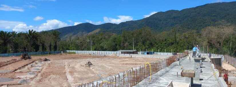 Prefeitura de Caraguatatuba avança nas obras do Campo de Futebol do Perequê-Mirim