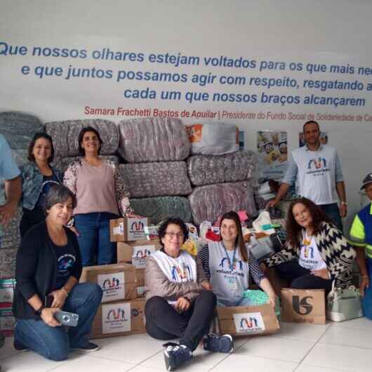 Fundo Social de Caraguatatuba recebe cobertores e itens para kits de bebês de voluntários da Sabesp