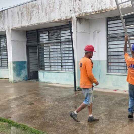 Prefeitura de Caraguatatuba realiza troca de telhados no CEI/Emei Professora Vera da Silva Santos