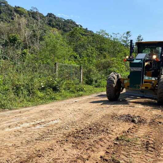 Região Sul de Caraguatatuba recebe nivelamento, limpeza e retirada de resíduos nesta terça-feira