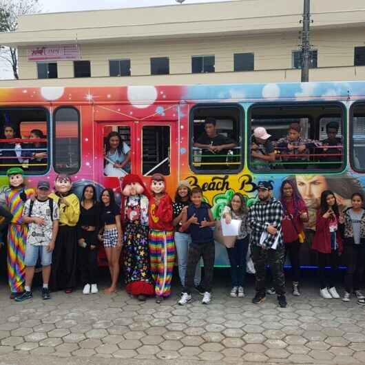 Dia do Adolescente em Caraguatatuba tem momento de descontração e convivência com ‘Ônibus Balada’