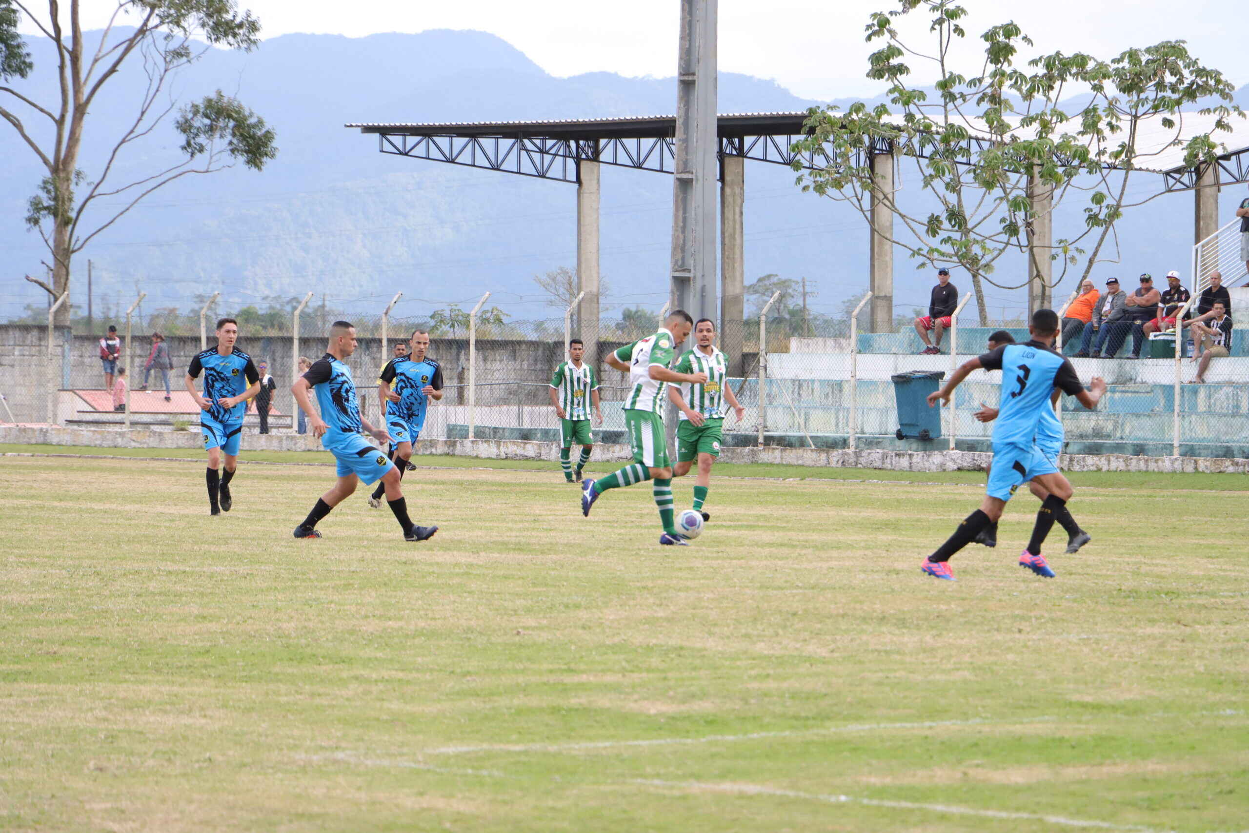 Campeonatos de Futebol Amador preenchem final de semana em Caraguatatuba