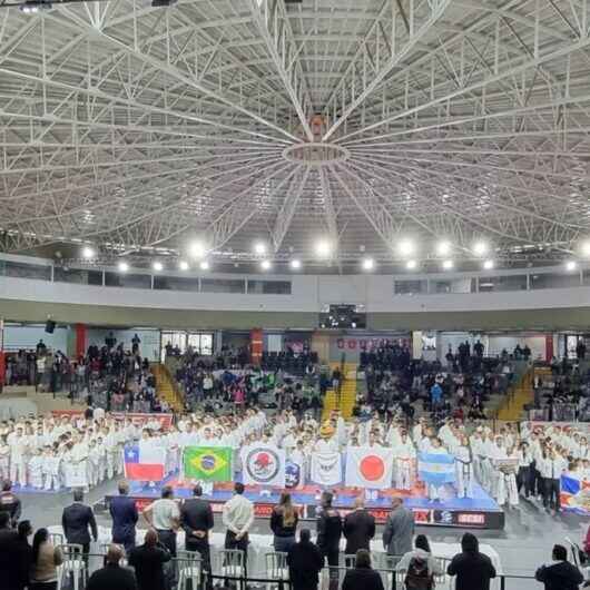 Caraguatatuba conquista sete medalhas no Grand Prix de Karatê Kyokushin em São Paulo