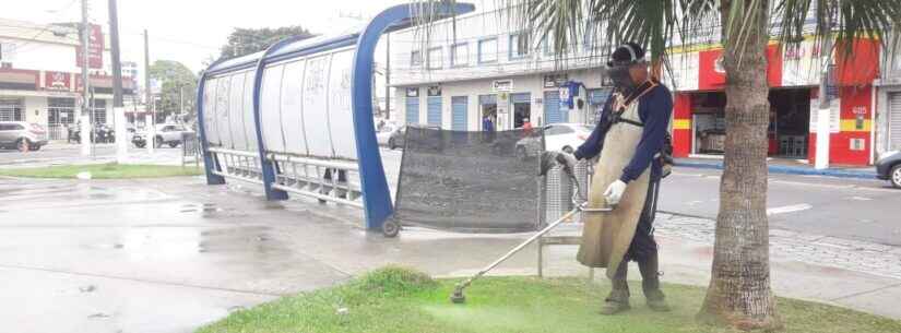 2Praças de Caraguatatuba recebem manutenção e limpeza