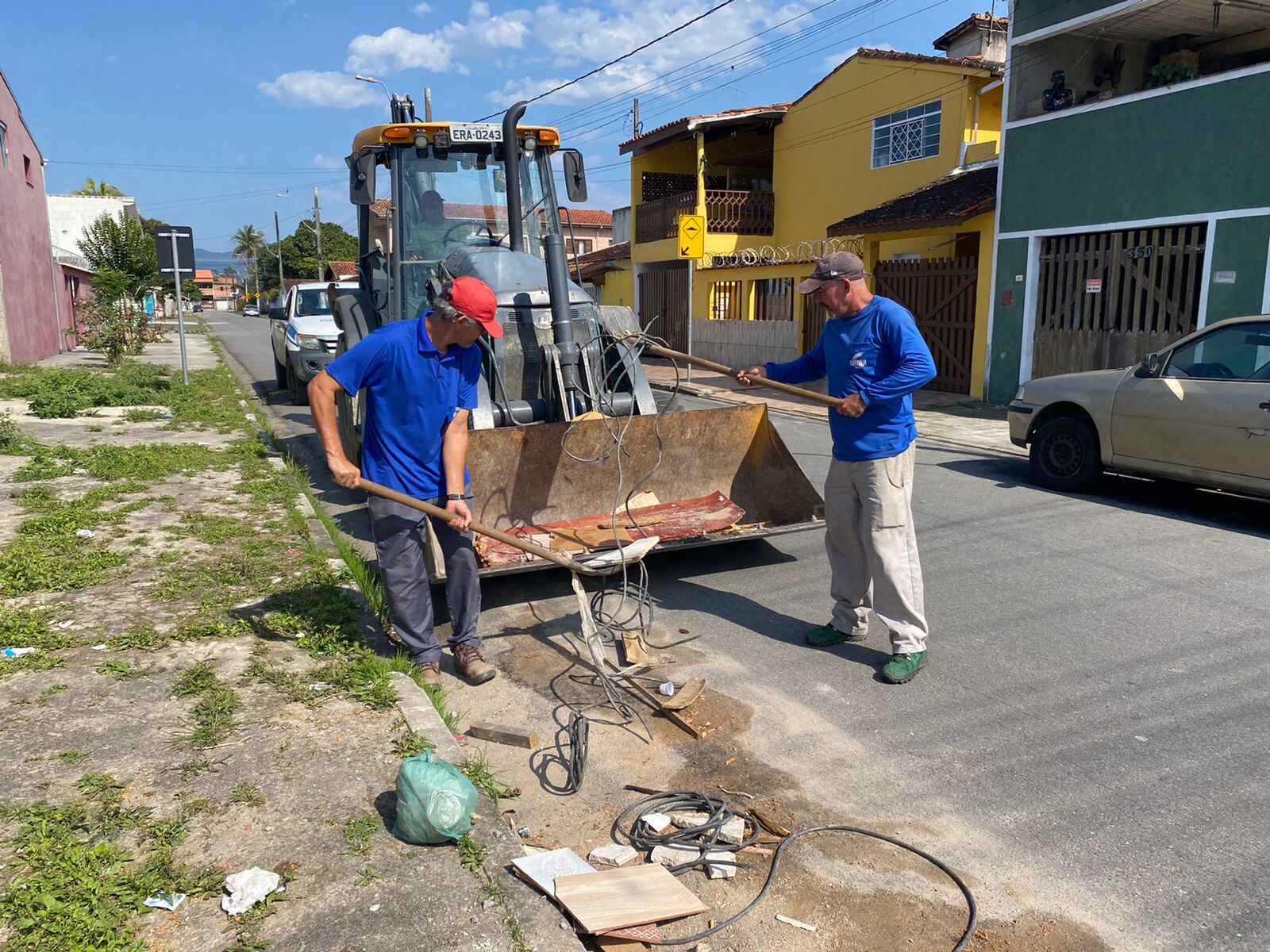 Região Sul de Caraguatatuba recebe nivelamento, limpeza e retirada de resíduos nesta terça-feira