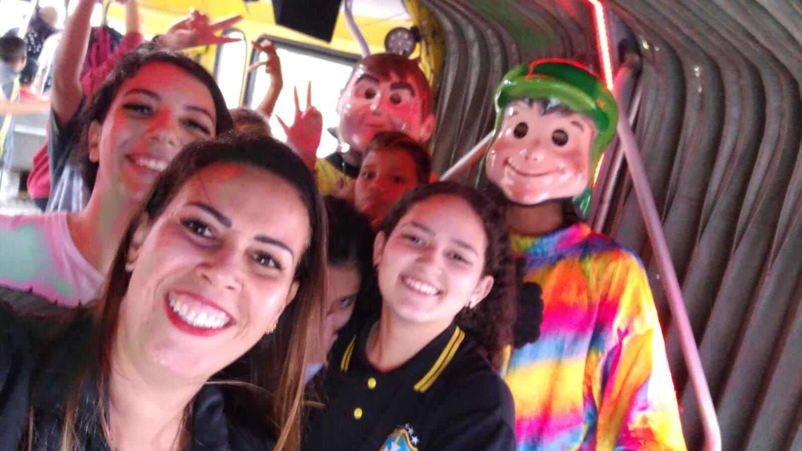Dia do Adolescente em Caraguatatuba tem momento de descontração e convivência com ‘Ônibus Balada’