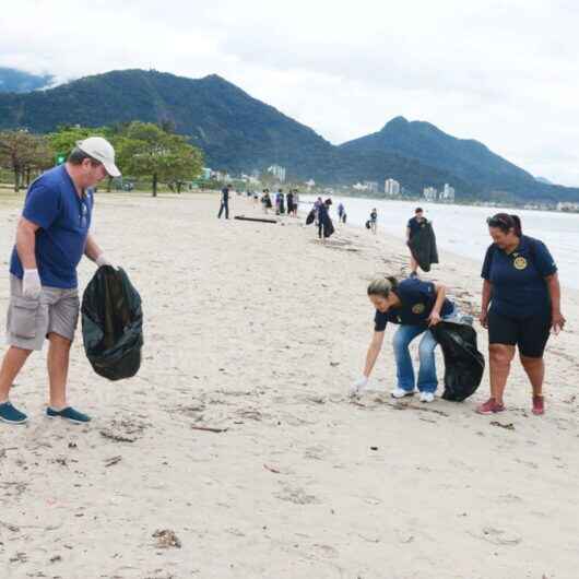 Prefeitura de Caraguatatuba reúne ONGS, Instituições e voluntários para o Dia Mundial da Limpeza de Praia