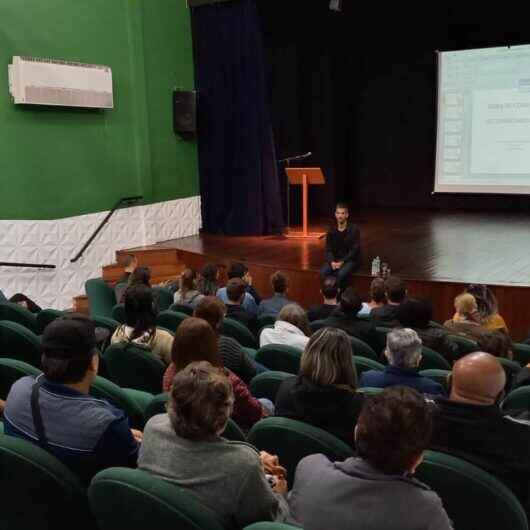 Artistas orientadores e funcionários das Oficinas Culturais participam da Roda de Conversa ‘Setembro Amarelo’