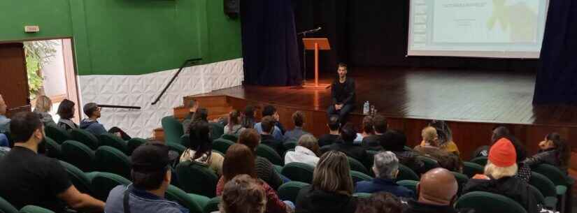 Artistas orientadores e funcionários das Oficinas Culturais participam da Roda de Conversa ‘Setembro Amarelo’ Artistas orientadores e funcionários das Oficinas Culturais participam da Roda de Conversa ‘Setembro Amarelo’