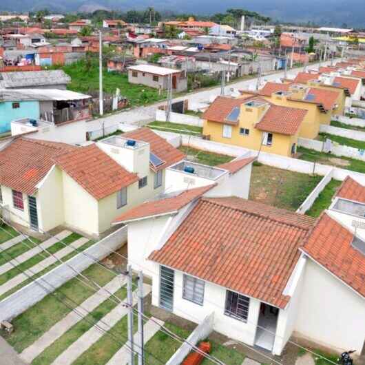 CDHU faz plantão para regularização financeira e contratual em conjuntos habitacionais de Caraguatatuba