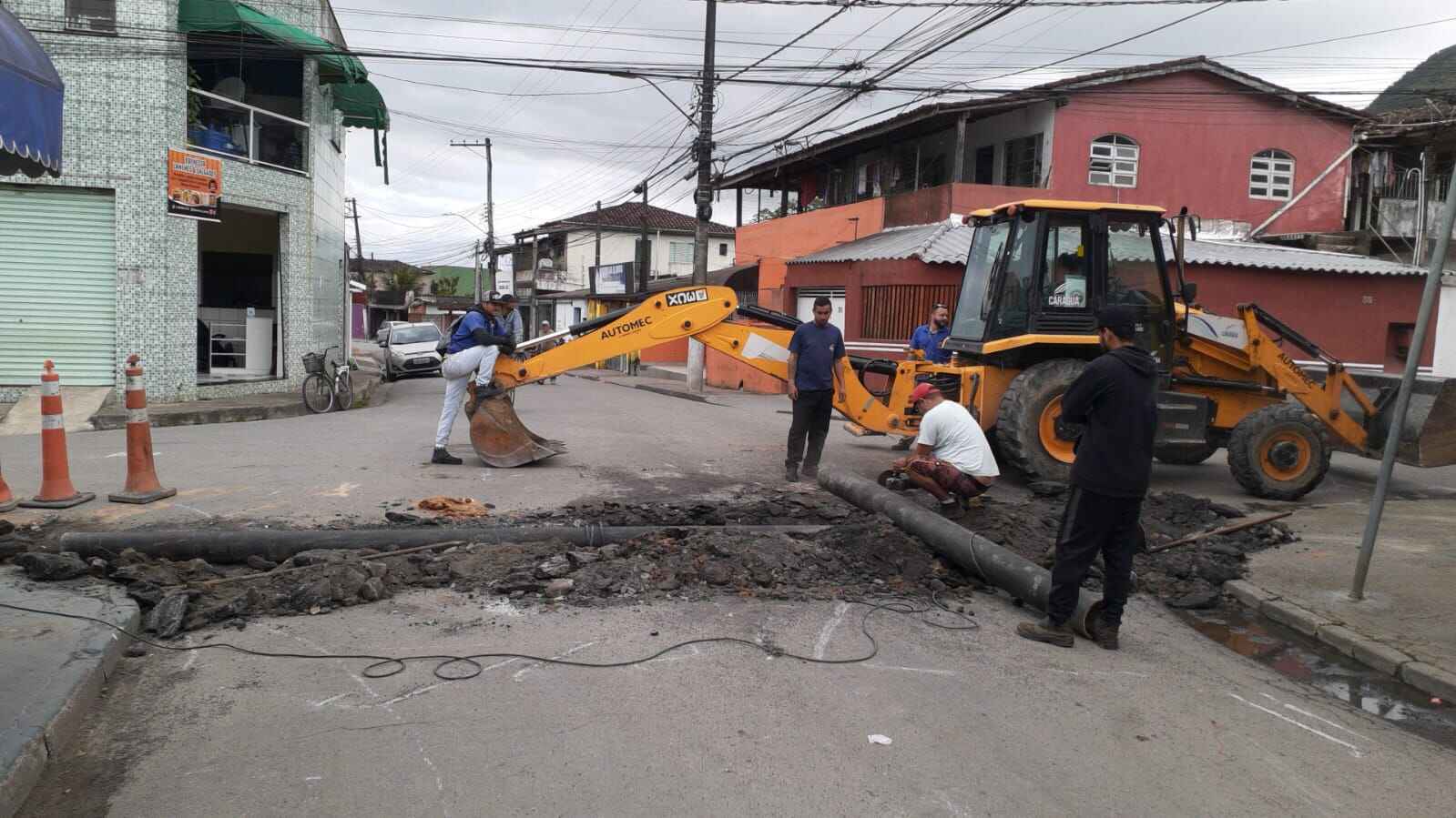 Prefeitura de Caraguatatuba instala sistema para travessia de águas pluviais no Olaria