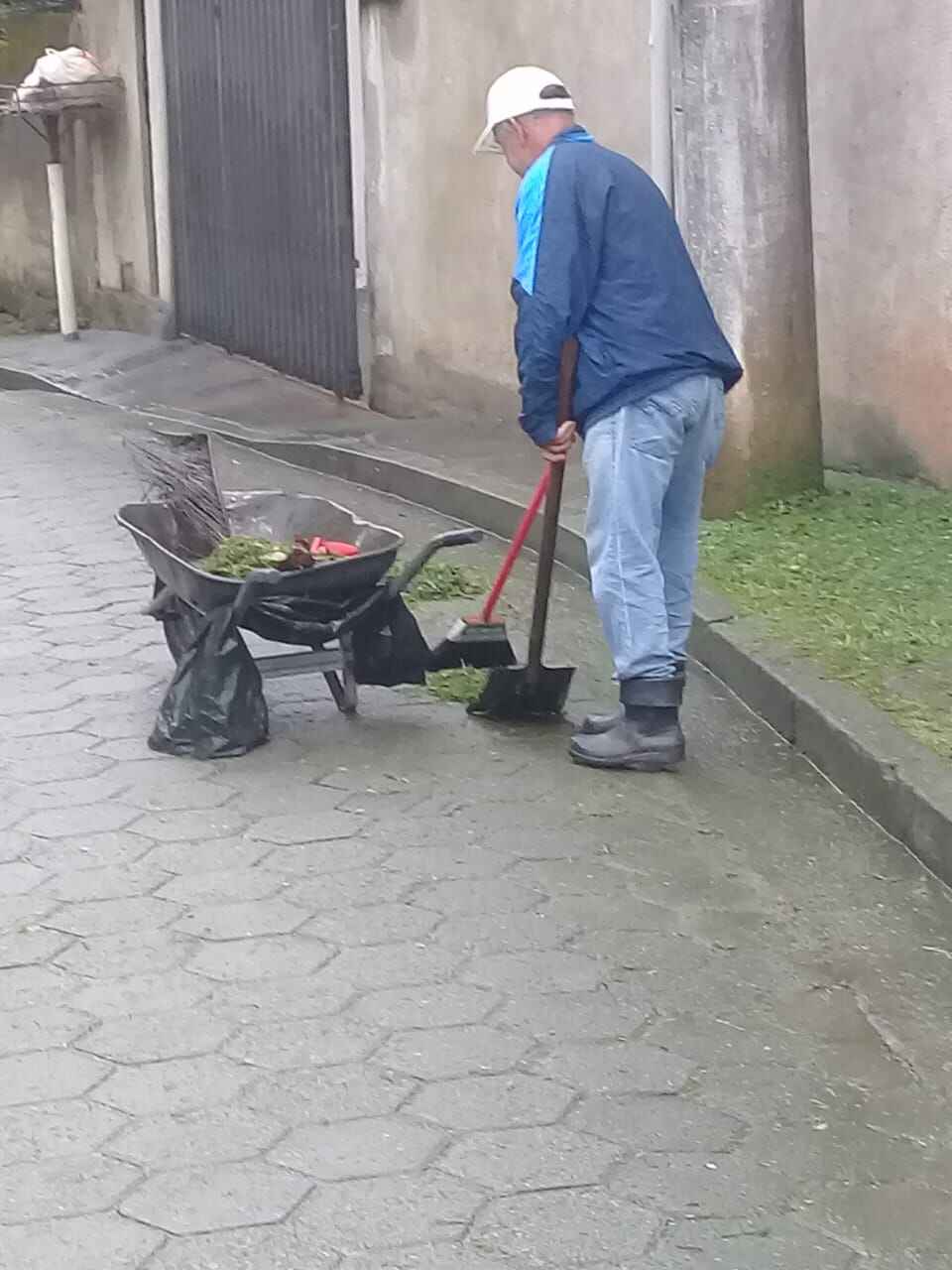 Região Central de Caraguatatuba recebe limpeza nesta quinta-feira
