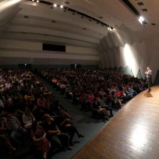 ‘Caraguá vive um mar de oportunidades’, destaca prefeito Aguilar Junior na abertura do 4º Empreenda Caraguatatuba.JPG