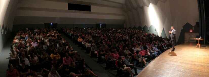 ‘Caraguá vive um mar de oportunidades’, destaca prefeito Aguilar Junior na abertura do 4º Empreenda Caraguatatuba.JPG