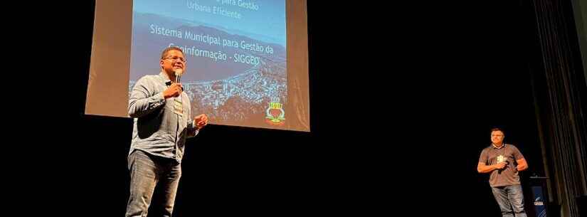 Prefeito de Caraguatatuba leva projeto de georreferenciamento municipal em evento sobre educação e tecnologia