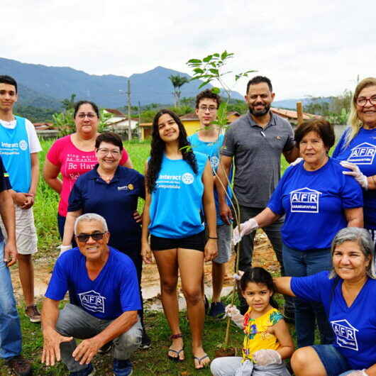 Prefeitura de Caraguatatuba realiza plantio em conjunto com a Casa da Amizade e Interact Club