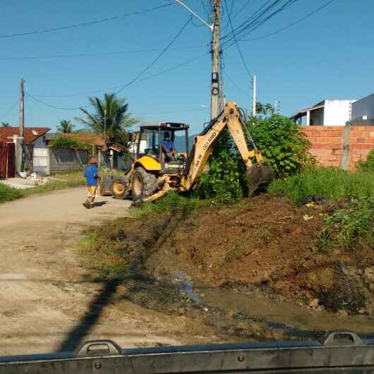 Alameda dos Mariscos, no bairro Golfinhos, segue com obra de infraestrutura de drenagem e pavimentação