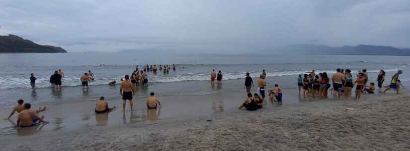 Alunos da Apae de Caçapava tem dia diferenciado na Praia Acessível, em Caraguatatuba