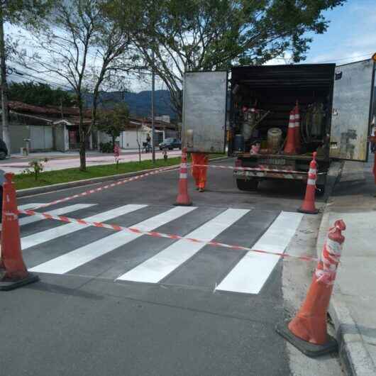 Prefeitura de Caraguatatuba continua com pinturas de sinalização viária