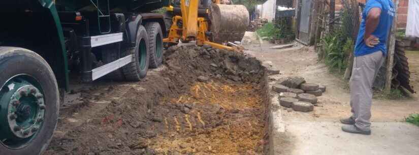 Prefeitura de Caraguatatuba troca bloquetes e nivela avenida no Massaguaçu