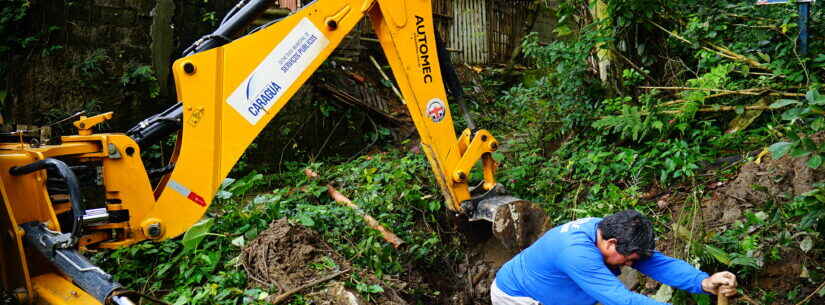 Prefeitura de Caraguatatuba realiza limpeza de vala e repara caixa de inspeção no Sumaré