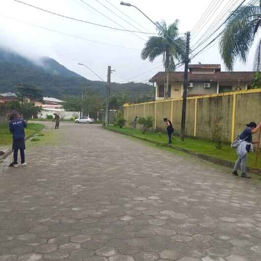 Bairros de Caraguatatuba recebem roçada e limpeza nesta quarta-feira