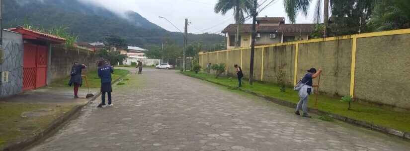 Bairros de Caraguatatuba recebem roçada e limpeza nesta quarta-feira