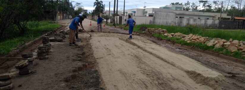 Caraguatatuba realiza nivelamento e recolocação de bloquetes em ruas do Massaguaçu e Ponte Seca