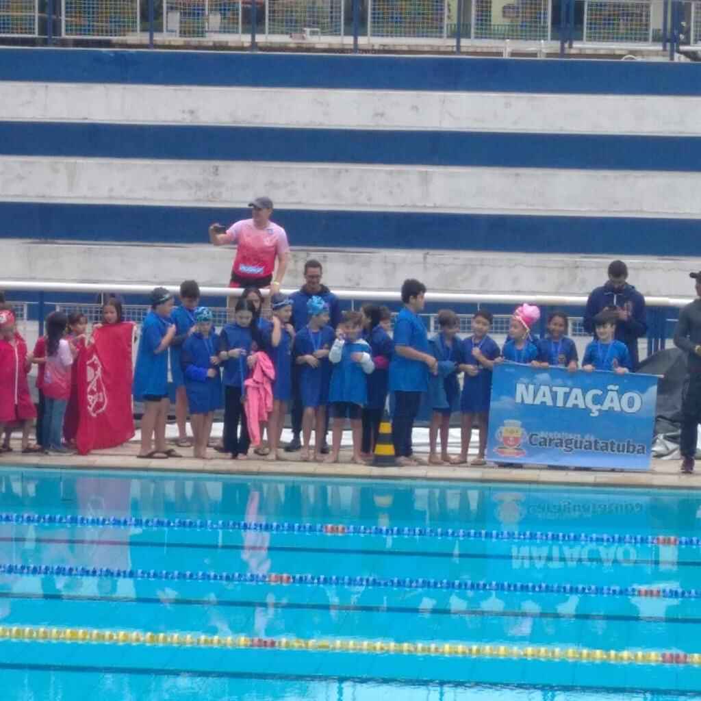 Caraguatatuba conquista 15 medalhas durante Festival Mirim de Natação