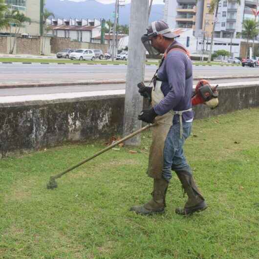Prefeitura de Caraguatatuba convoca mais bolsistas do PEAD para reforçar limpeza urbana