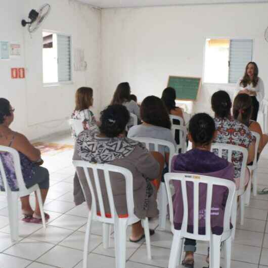 Prefeitura de Caraguatatuba promove palestra sobre meio ambiente e recuperação contra drogas a moradores do Jetuba