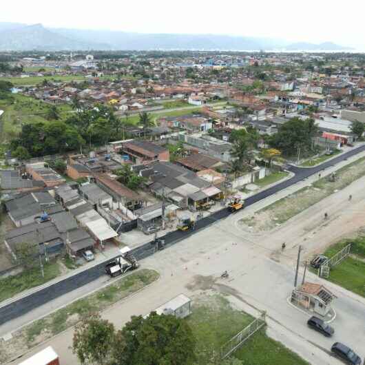 Prefeitura de Caraguatatuba segue com pavimentação da Avenida José Geraldo Fernandes, no Pegorelli