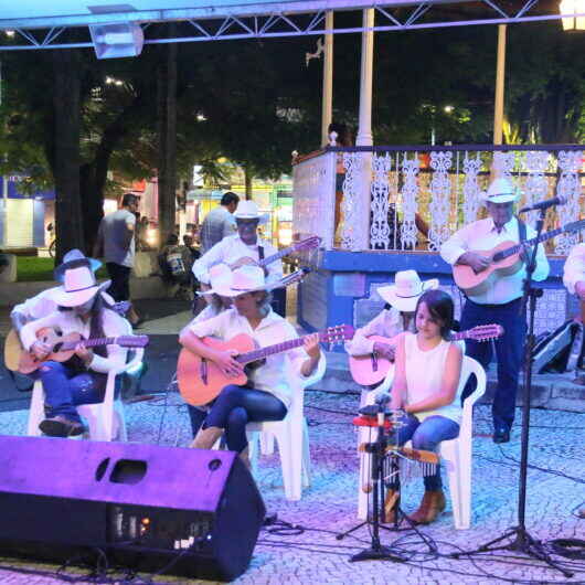 Projeto Viola na Praça faz penúltima apresentação do ano nesta sexta-feira