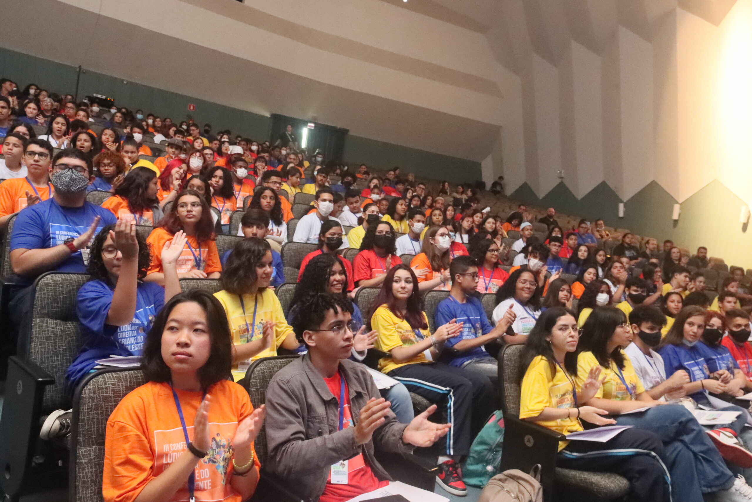 Conferência Lúdica reúne cerca de 250 crianças e adolescentes no Teatro Mário Covas