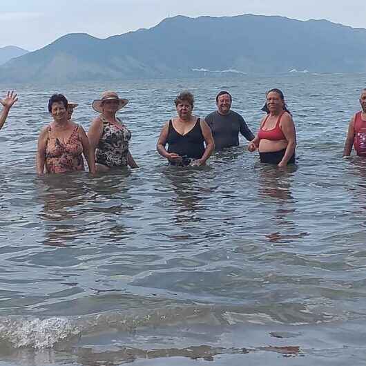 Munícipes de São João de Iracema conhecem o mar pela primeira vez em Caraguatatuba no feriado prolongado
