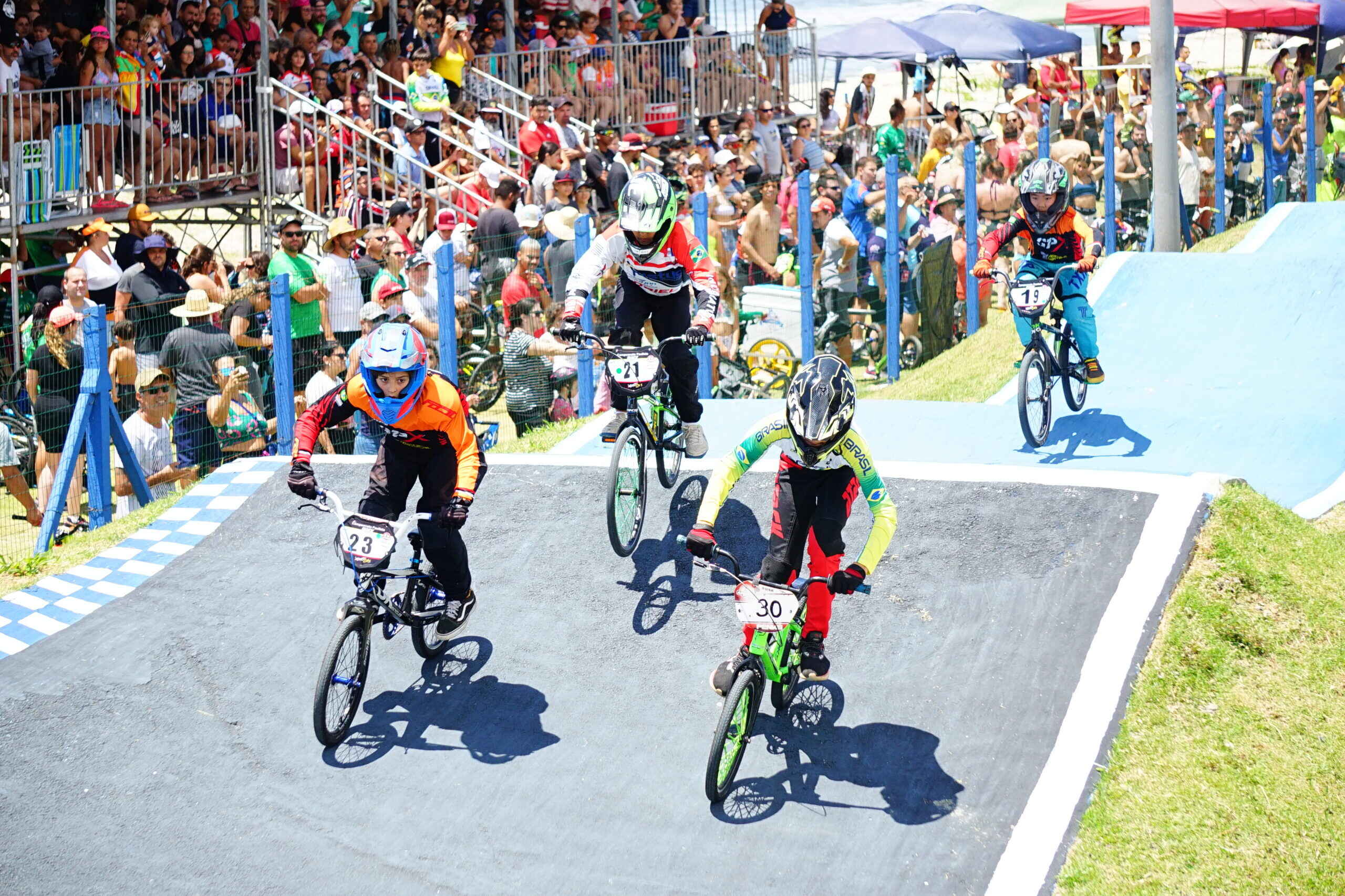 Final do Campeonato Paulista de BMX reúne atletas de 26 cidades em Caraguatatuba